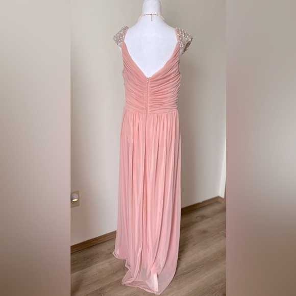 Formal gown in a Rosegold, deeper than a pale petal pink - Picture 3 of 3